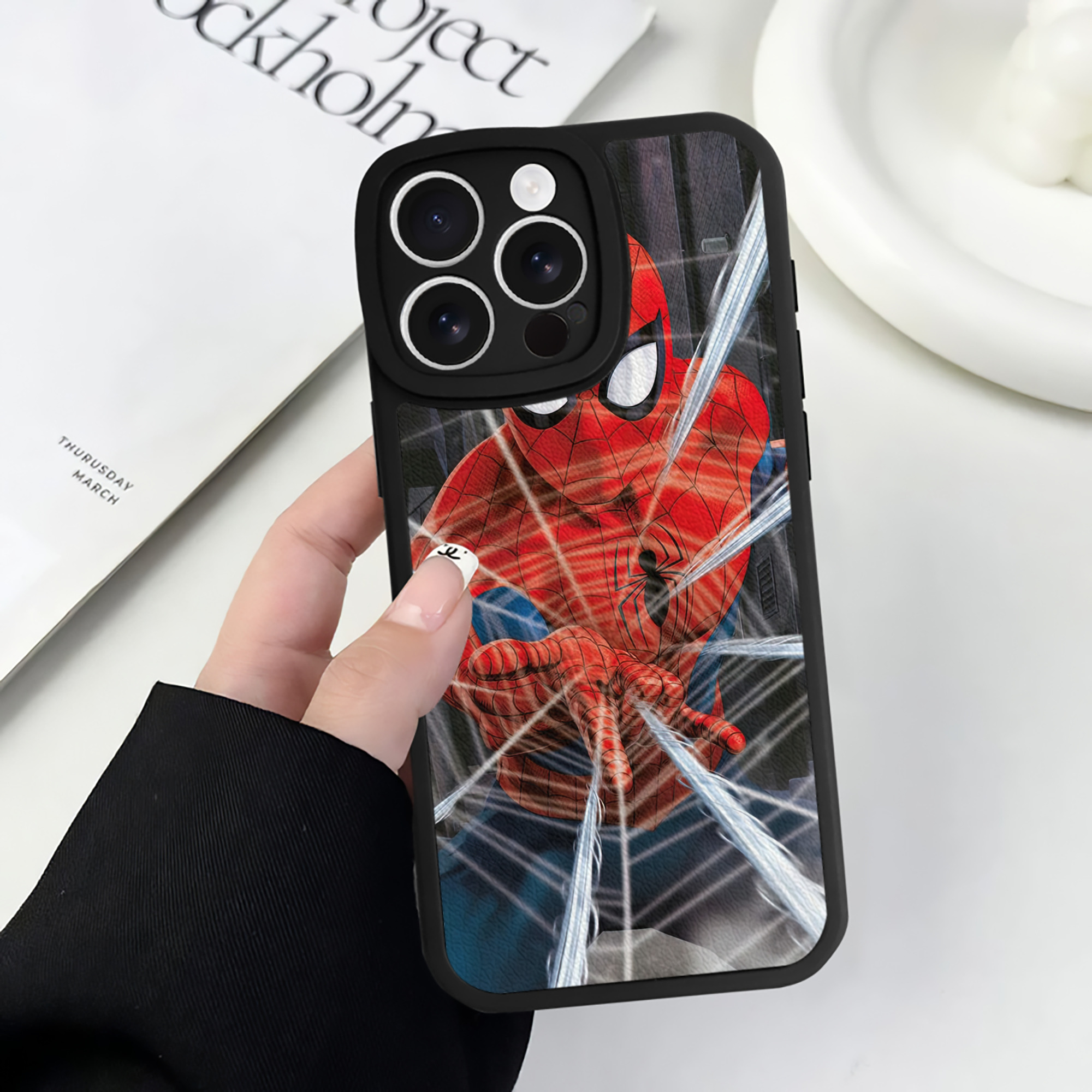 （画像用） Spider Man スパイダーマン 【iPhone 16シリーズ対応】シリコンスマホケース（レザー調） 材質：シリコン